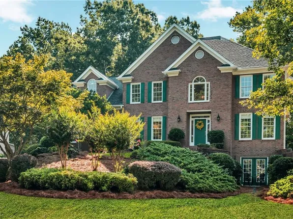 576 Fairway Dr, Woodstock, GA 30189