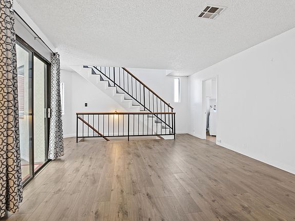 3rd image of 911 Cota Ave APT 4