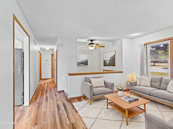 2nd image of 716 Shea St