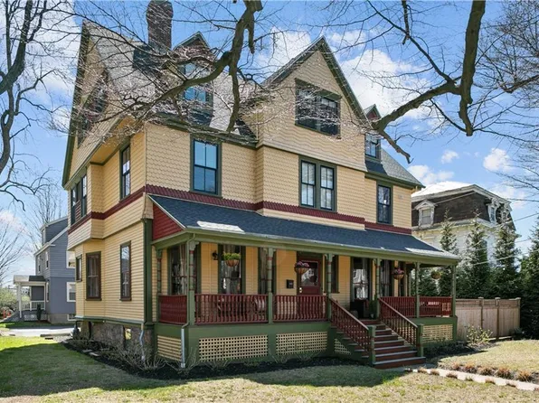 253 Broadway, Newport, RI 02840