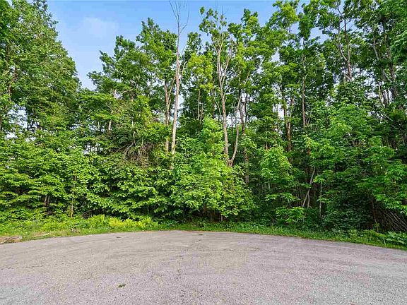 3rd image of 557 Arcadia Dr
