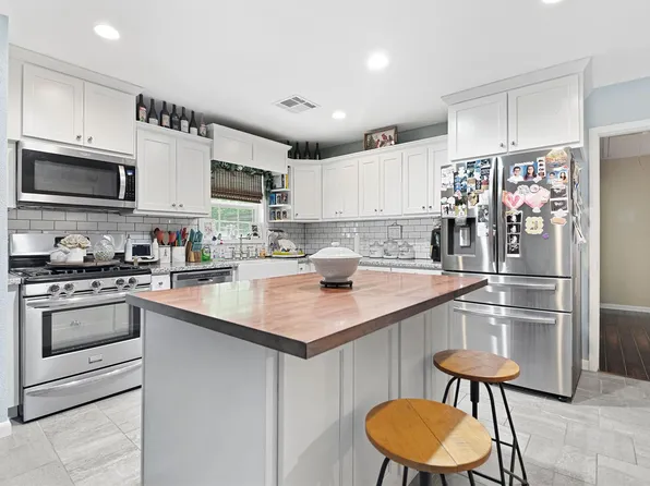 1413 Andrea Dr, Bay City, TX 77414