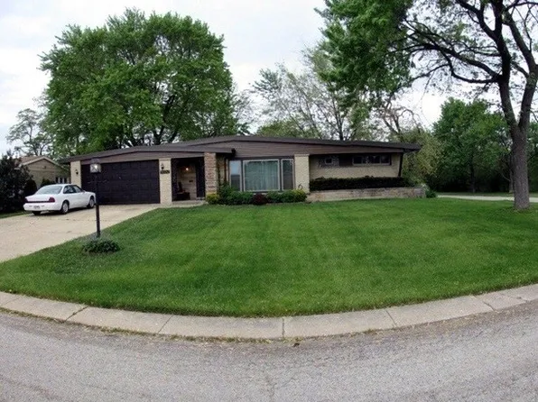 5680 N Crescent Ave, Chicago, IL 60631