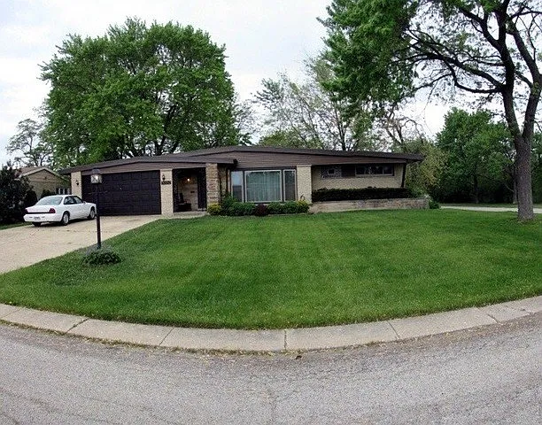 5680 N Crescent Ave photo 1