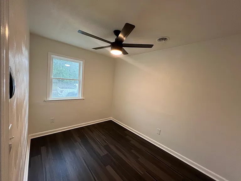 2513 Roanoke Ave — Photo 10
