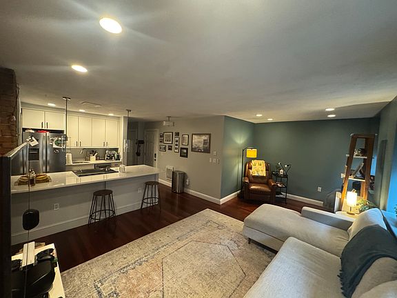 3rd image of 113 Fulton St APT 2
