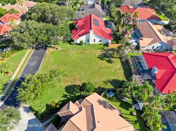 565 Newport Dr, Indialantic, FL 32903