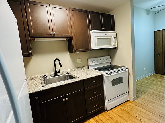 4th image of 120 College Dr #17