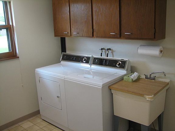 4th image of 350 22nd St SE APT 200