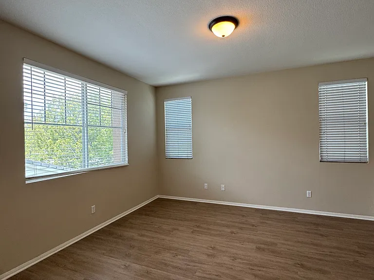 28512 Plymouth Way — Photo 34