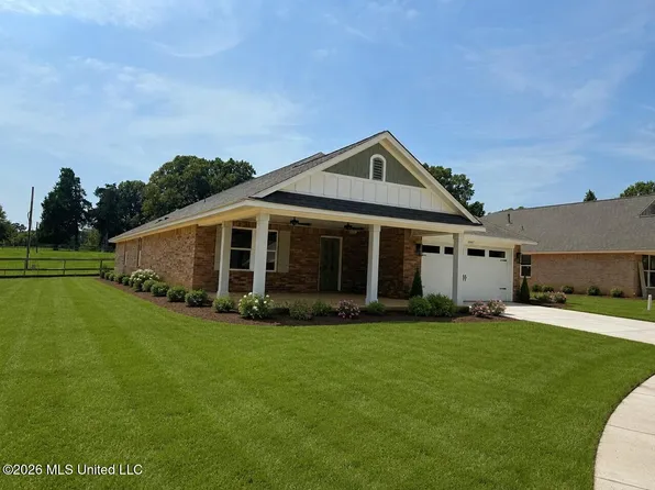 8997 Jackson Ln, Olive Branch, MS 38654
