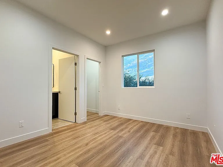 5338 Denny Ave — Photo 16