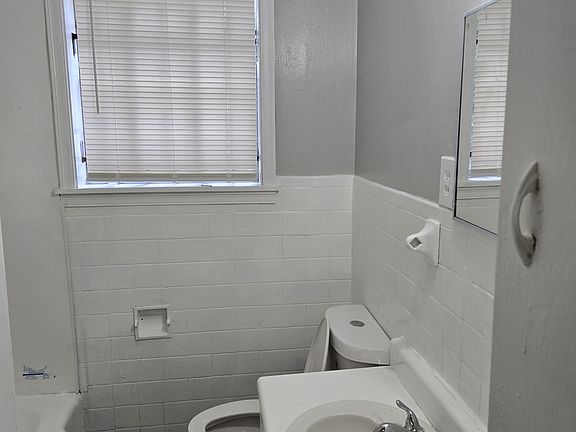 2nd image of 494 Fernwood Ave