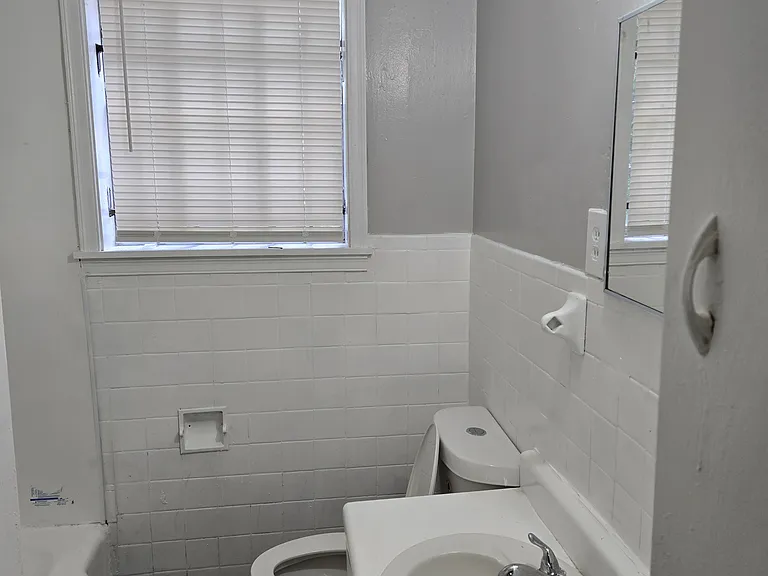 494 Fernwood Ave — Photo 2