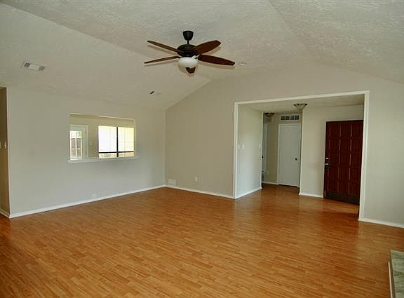 4th image of 1105 Seabrook Dr