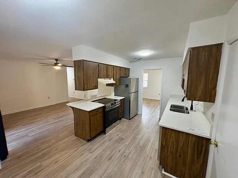 511 Maple Ave — Photo 5