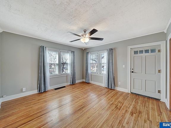 3rd image of 5019 Pioneers Blvd