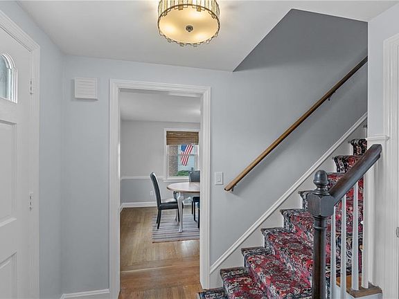 3rd image of 203 Garden City Dr