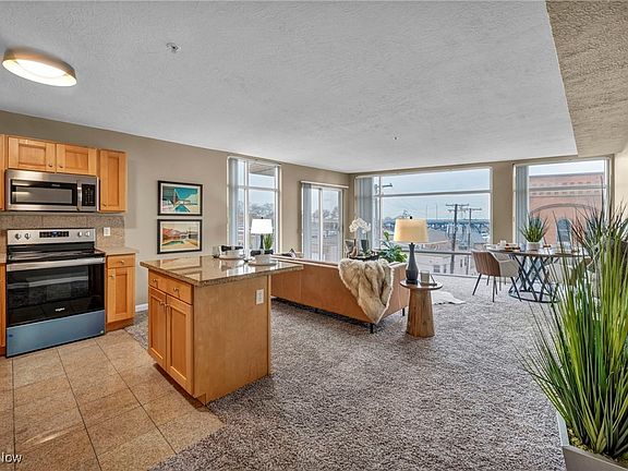 3rd image of 2222 Detroit Ave APT 619