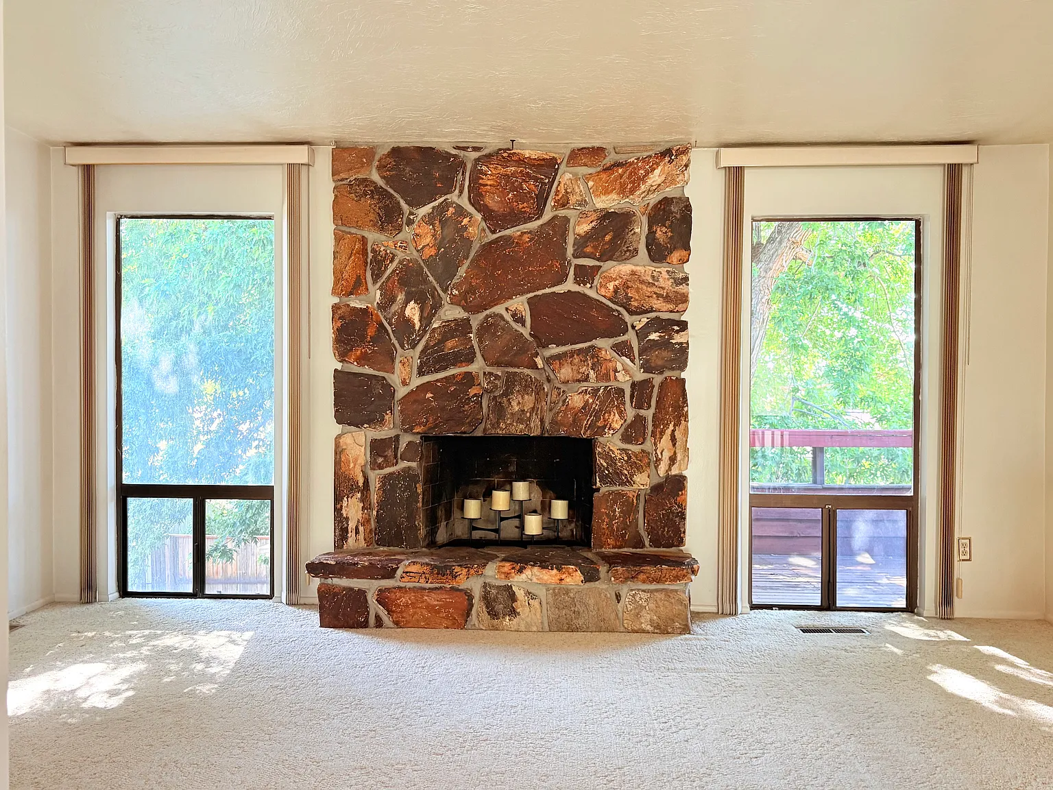 5 bed, 2425 sqft, $3,200 — Photo 2