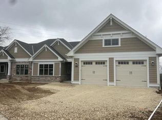 12452 N Woods Court 11a Right, Mequon, WI 53092