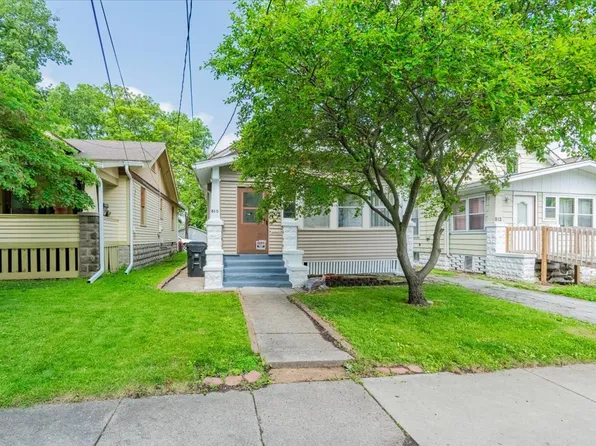 810 N Oak St, Bloomington, IL 61701