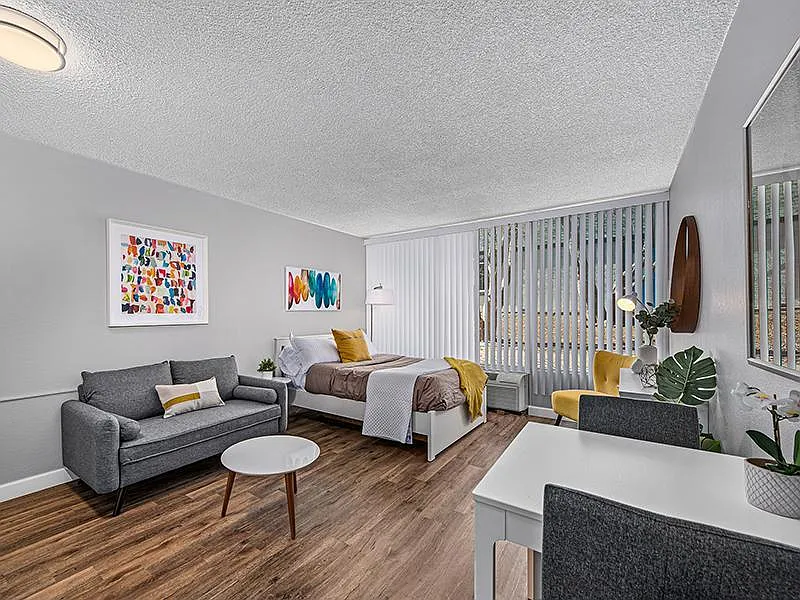 The Incline Apartments and Studios — Photo 2