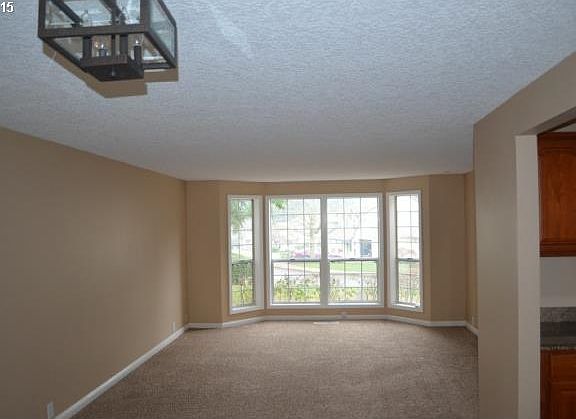 5th image of 16019 NE 25th St