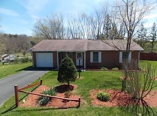 61 Plantation Dr, Uniontown, PA 15401