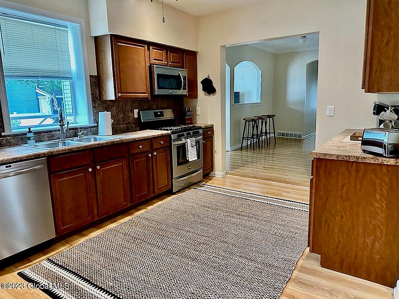 5th image of 74 Walnut Street