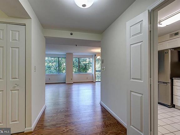 4th image of 5450 Whitley Park Ter