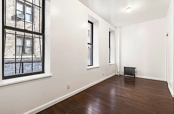 2nd image of 284 Mulberry St APT 3