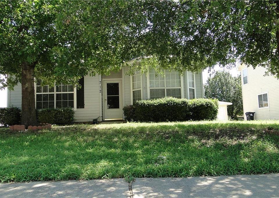 1st image of 712 Pace Dr