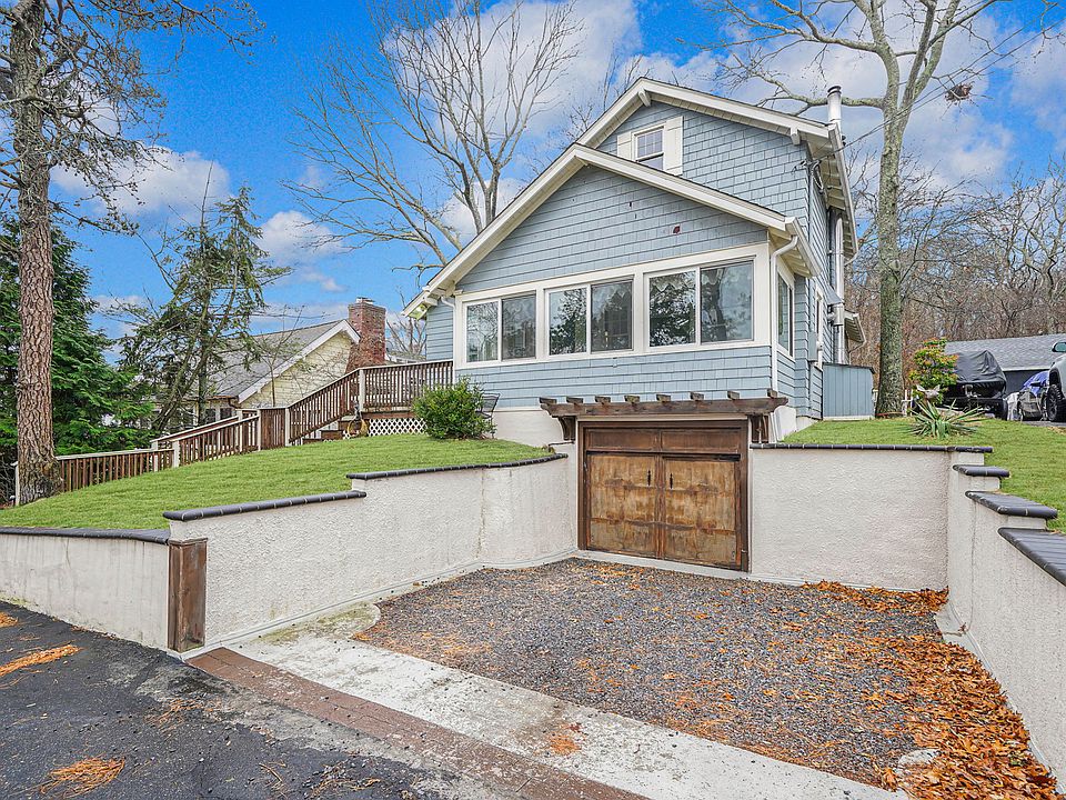 1st image of 13 Shinnecock Pl