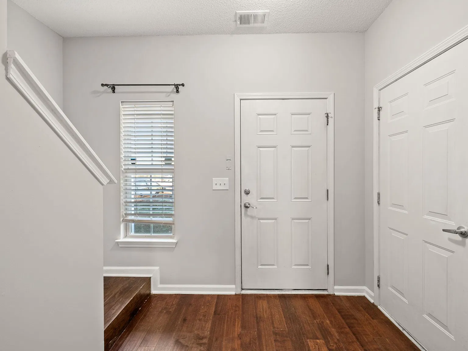 143 Primrose Dr — Photo 4