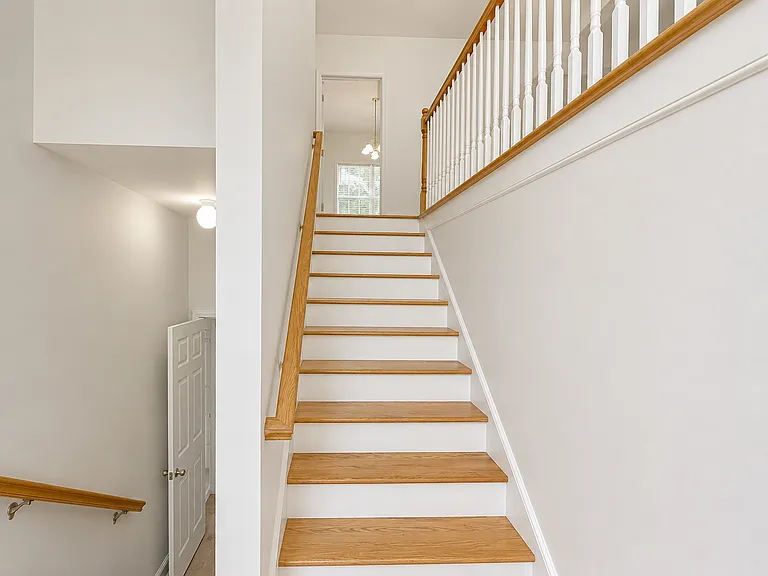 11 Lee Way — Photo 4