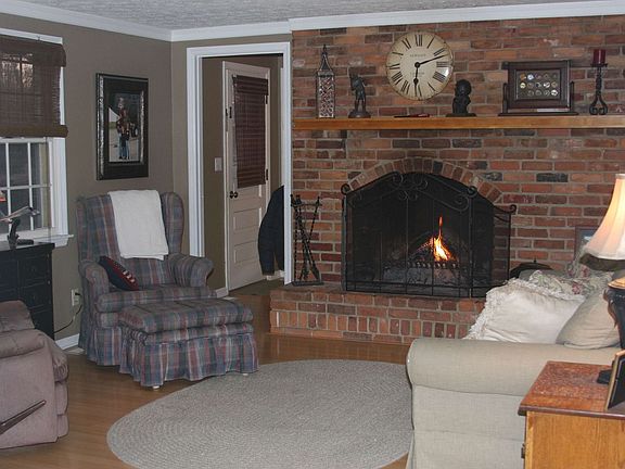 4th image of 430 Walsingham Ct