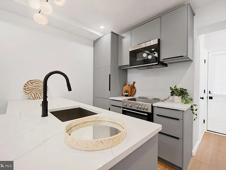 1705 Olive St — Photo 10