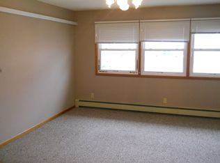 525 W Spring St APT 8, New Hampton, IA 50659