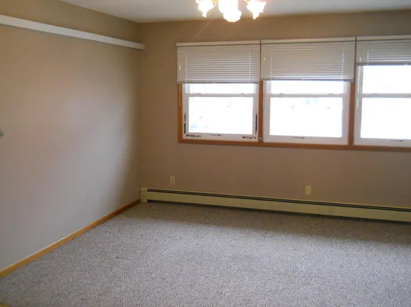 525 W Spring St, New Hampton, IA