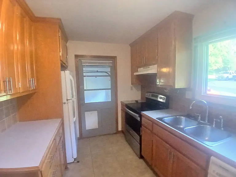 11508 E 51st St — Photo 63