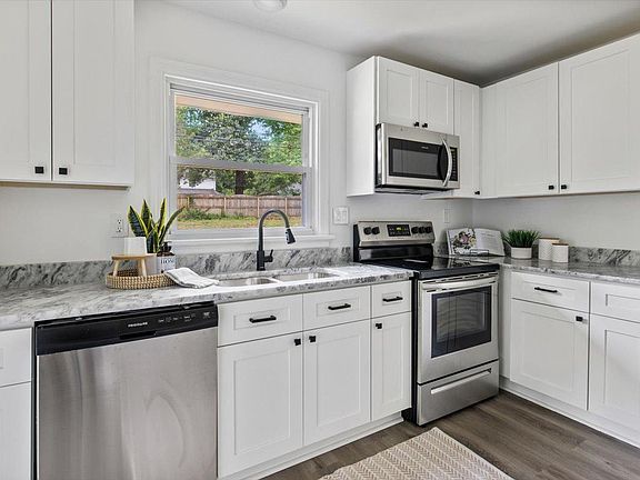 4th image of 9801 Oldfield Dr