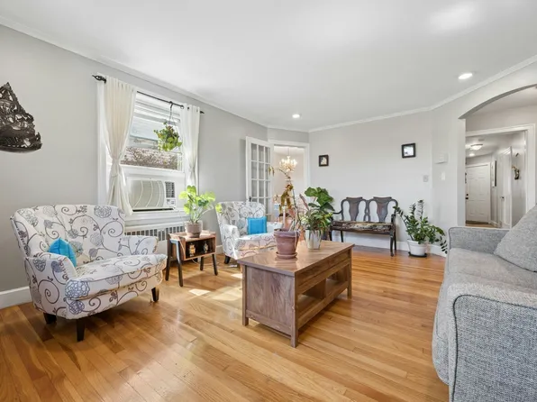 31 Chestnut St APT 1, Worcester, MA 01609