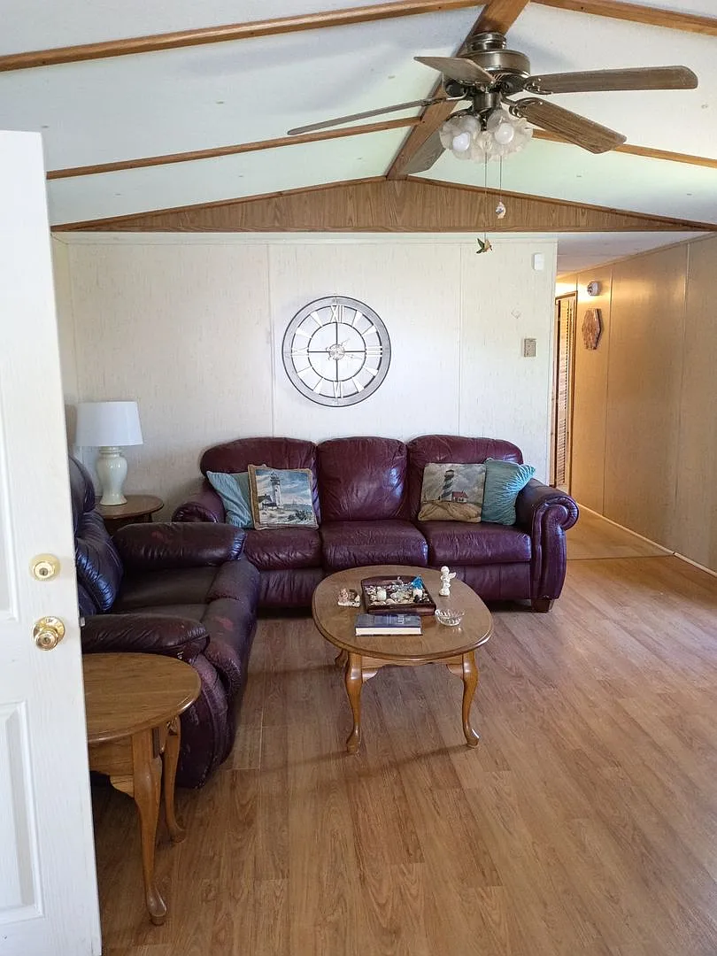 Charming 2BR House in Weaverville — Photo 1