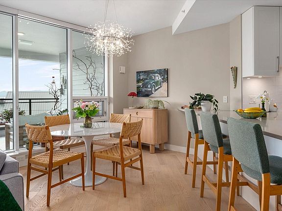 4th image of 3529 Dolphin Dr #301