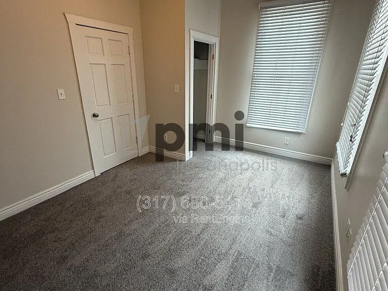 233 N East St — Photo 34