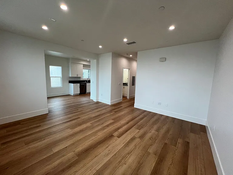 340 Rendar Ln — Photo 6