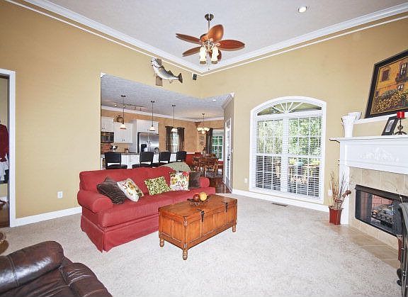 3rd image of 3167 Maplewood Dr