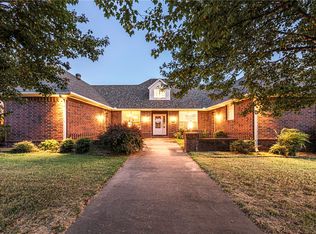 3851 E River Bluff Cv, Fayetteville, AR 72701