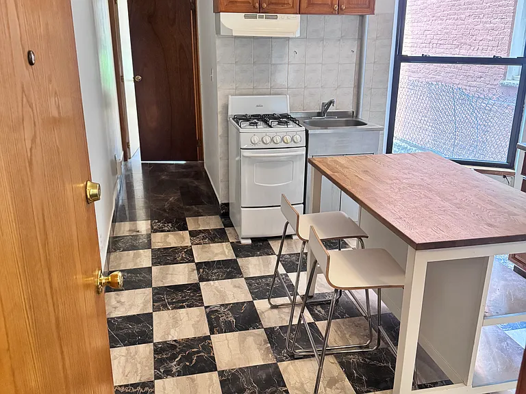 129 Guernsey St #1R — Photo 1
